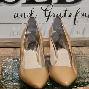 Michael Kors Beige Light Brown Patent Leather Heels Sz 8